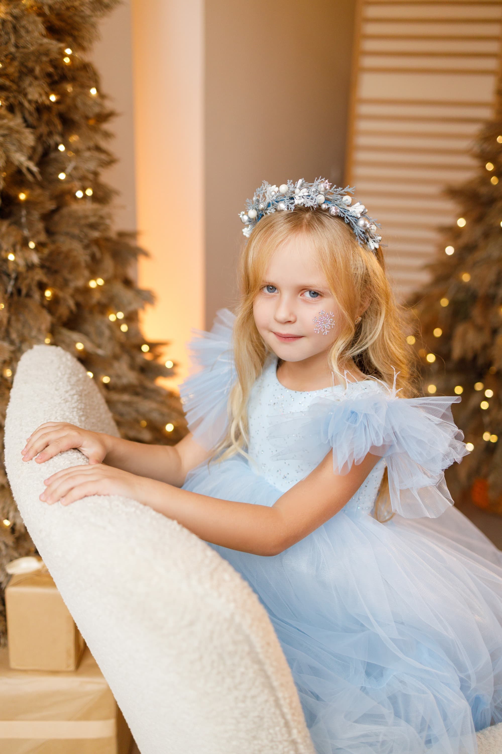 Обруч з гілочками блакитний