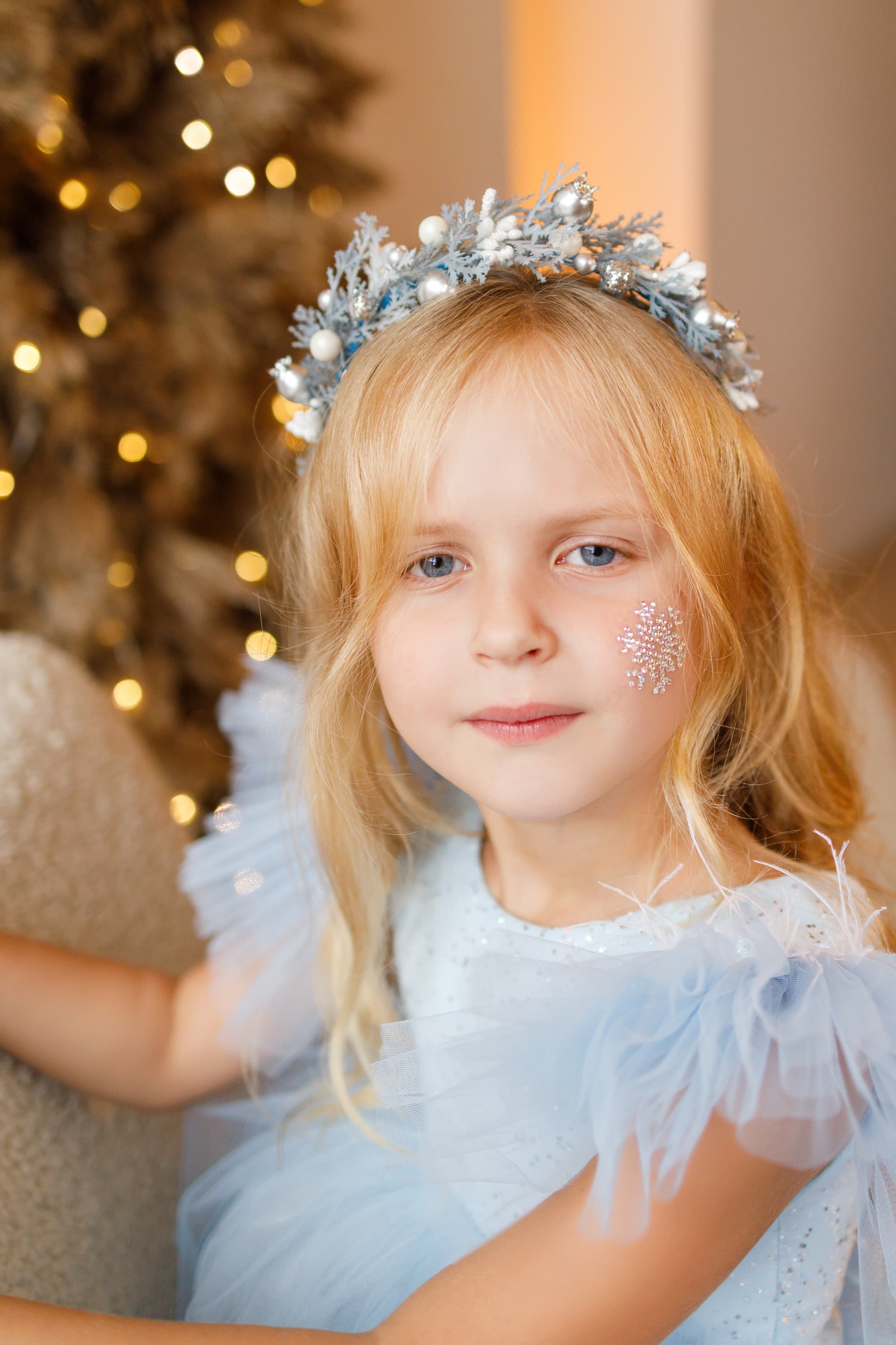 Обруч з гілочками блакитний