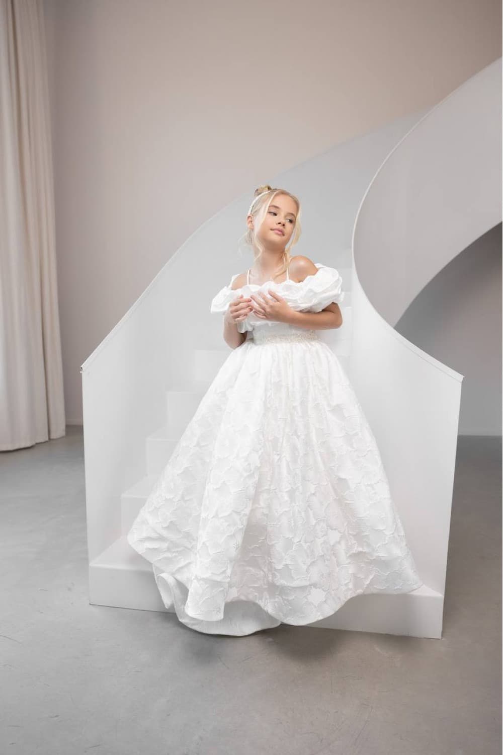 Сукня "Нона" зі шлейфом