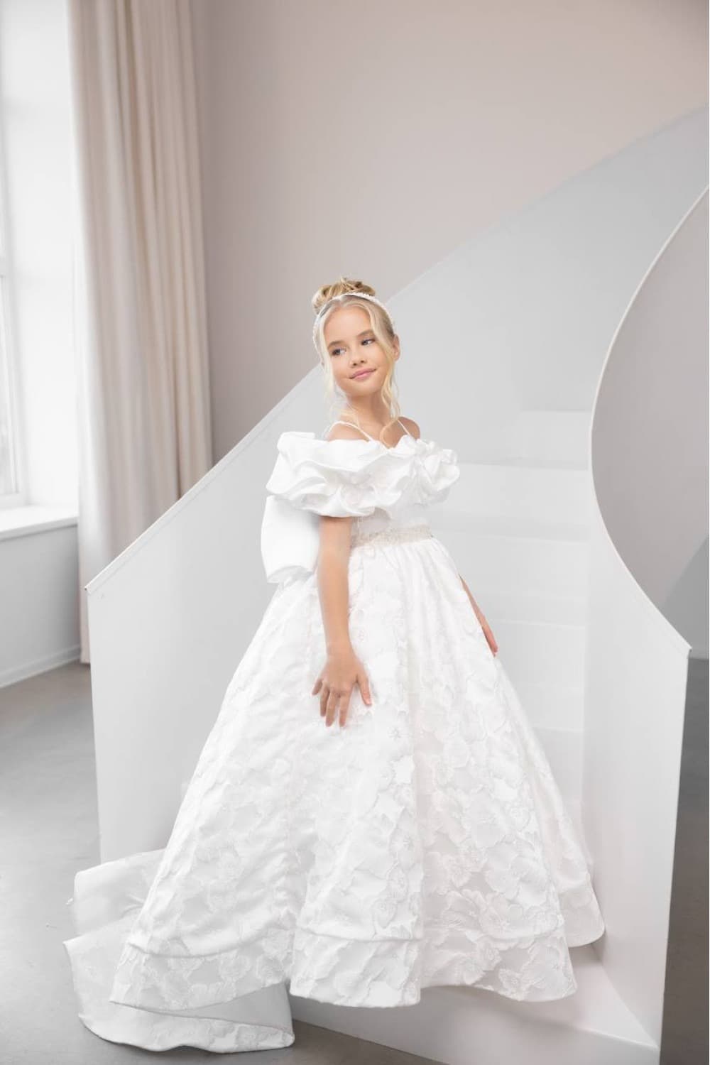 Сукня "Нона" зі шлейфом