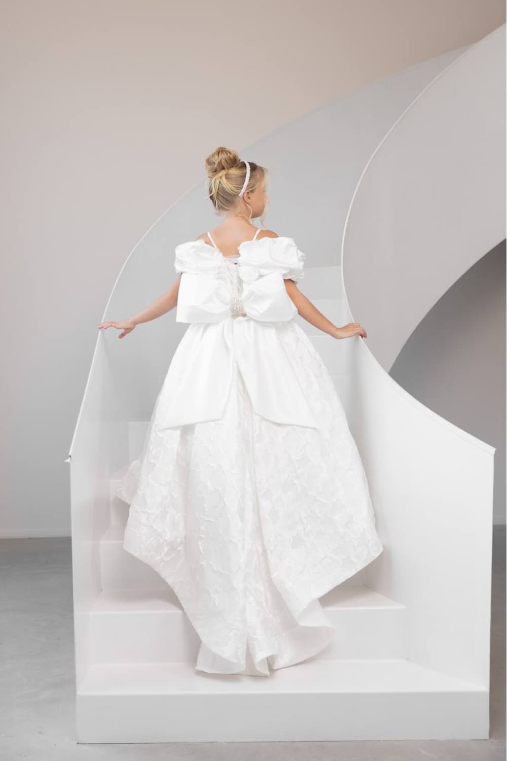 Сукня "Нона" зі шлейфом