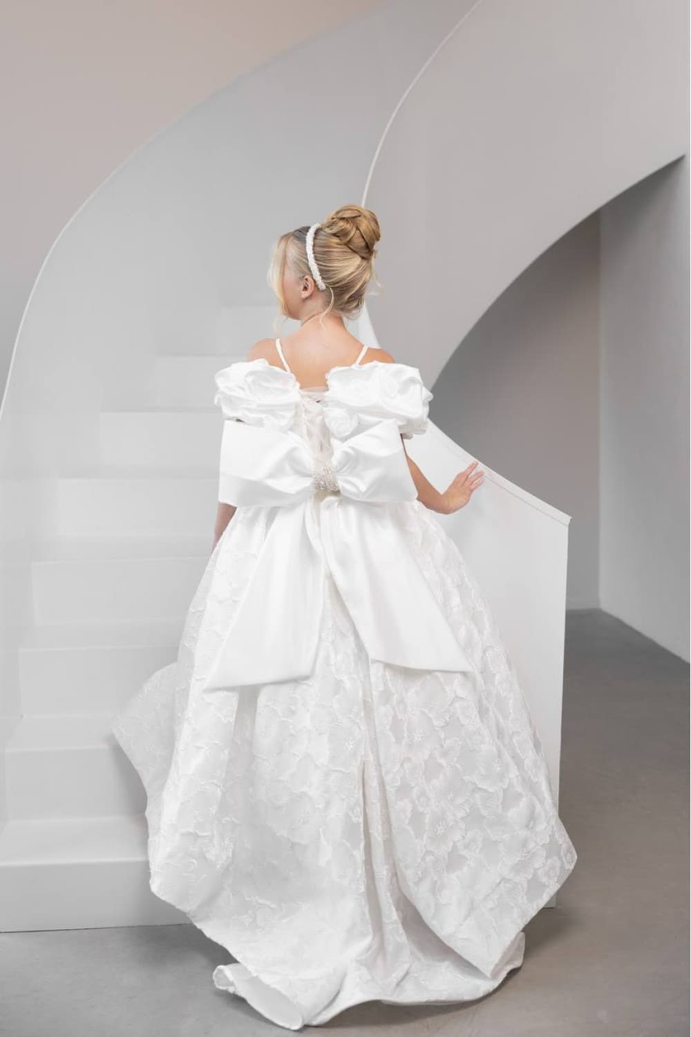 Сукня "Нона" зі шлейфом