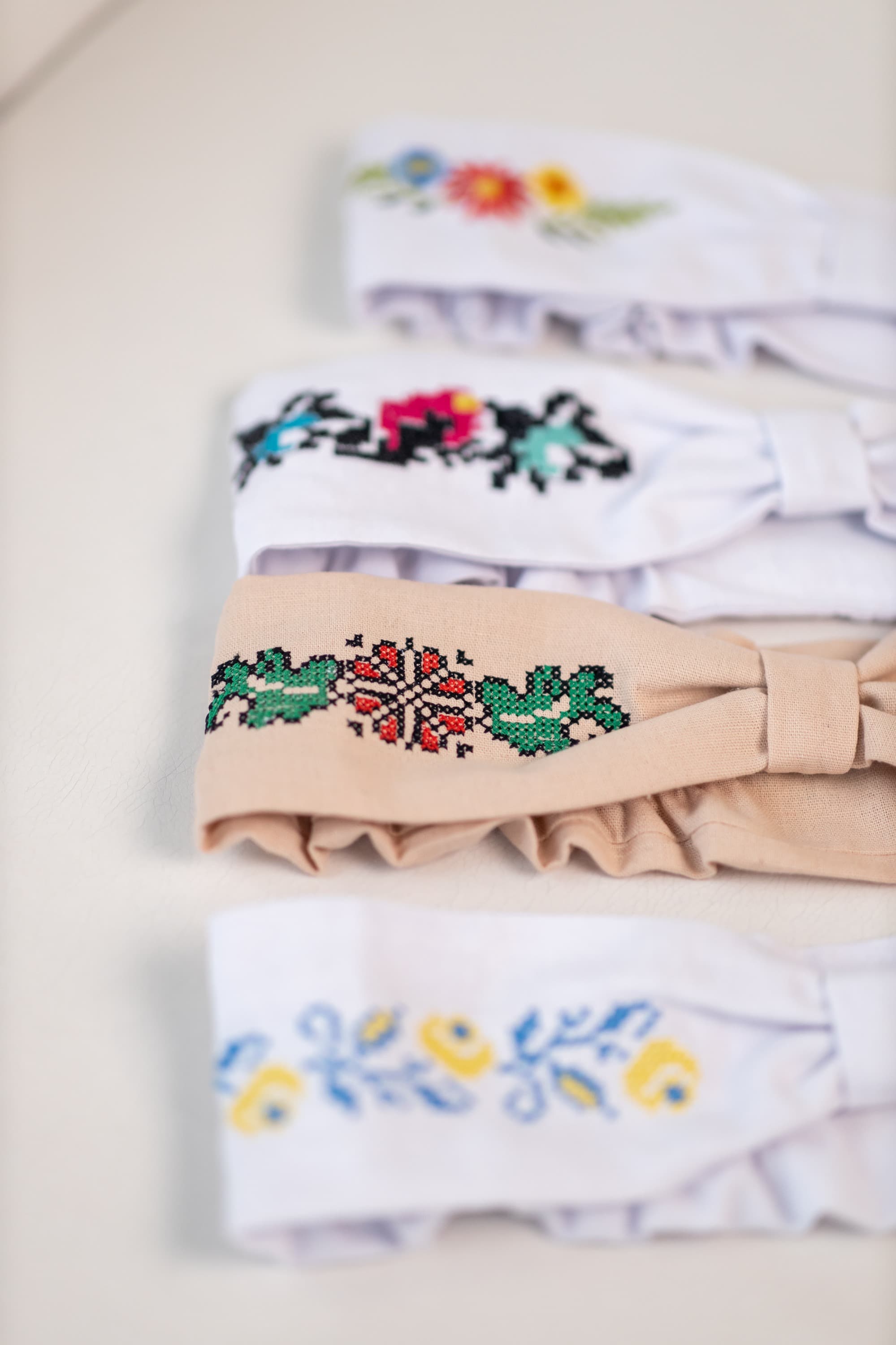 Повязка з льону з вишивкою