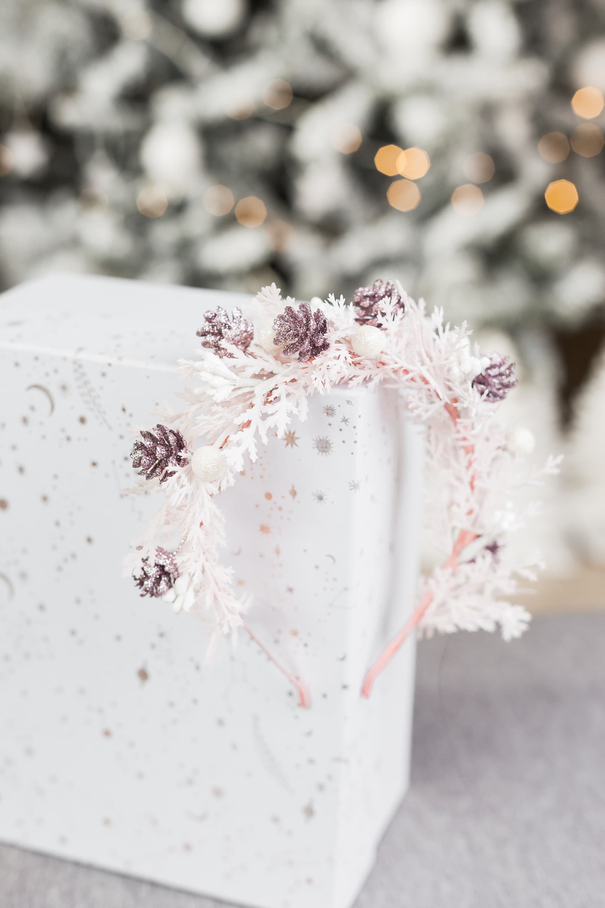 Обруч з гілочками рожевий