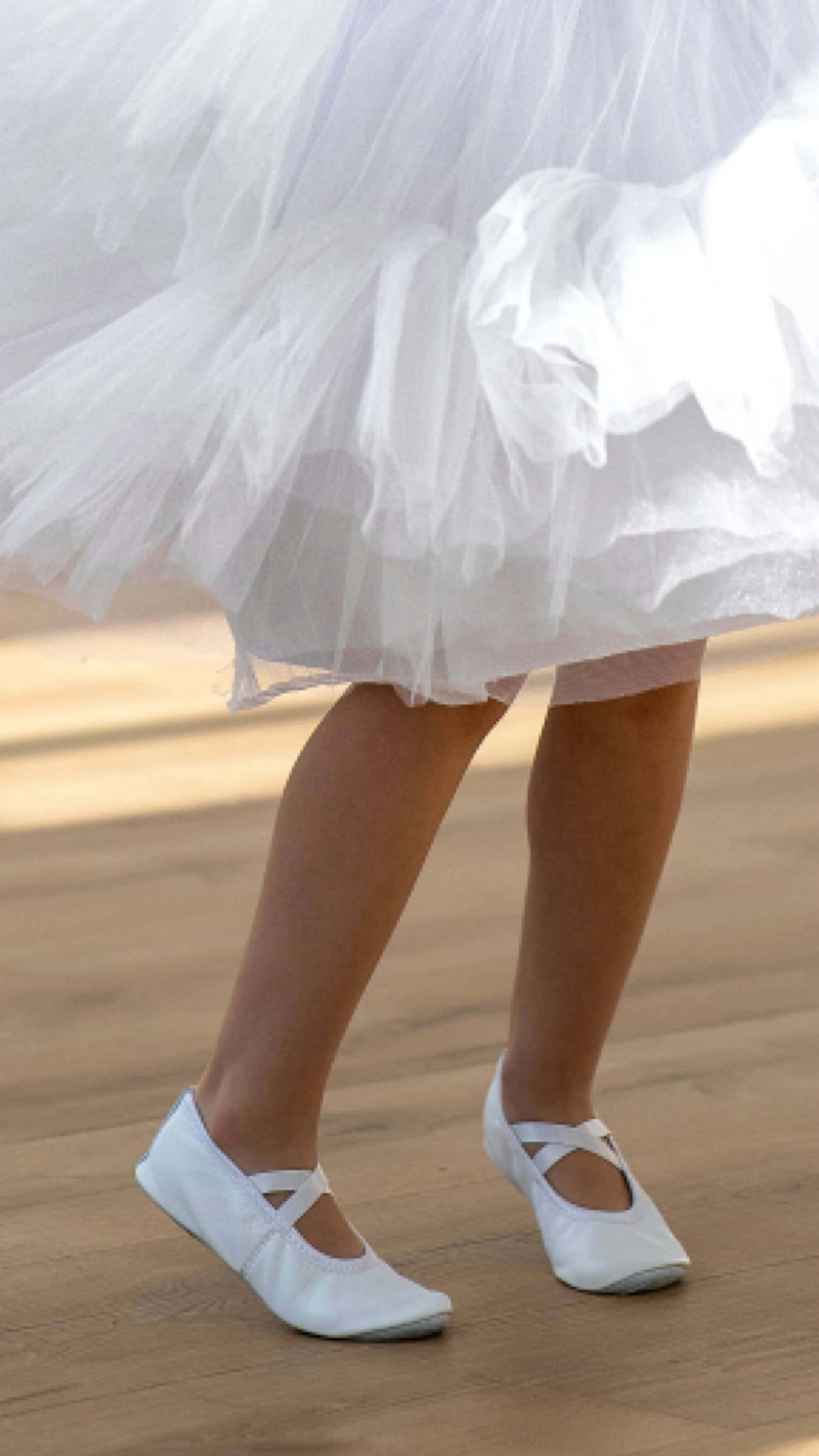 Чешки шкіряні білі