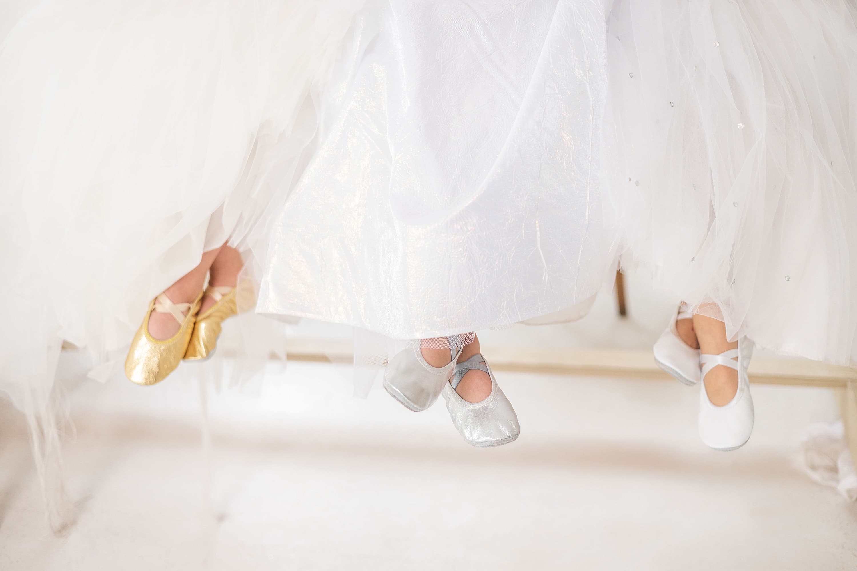 Чешки шкіряні білі