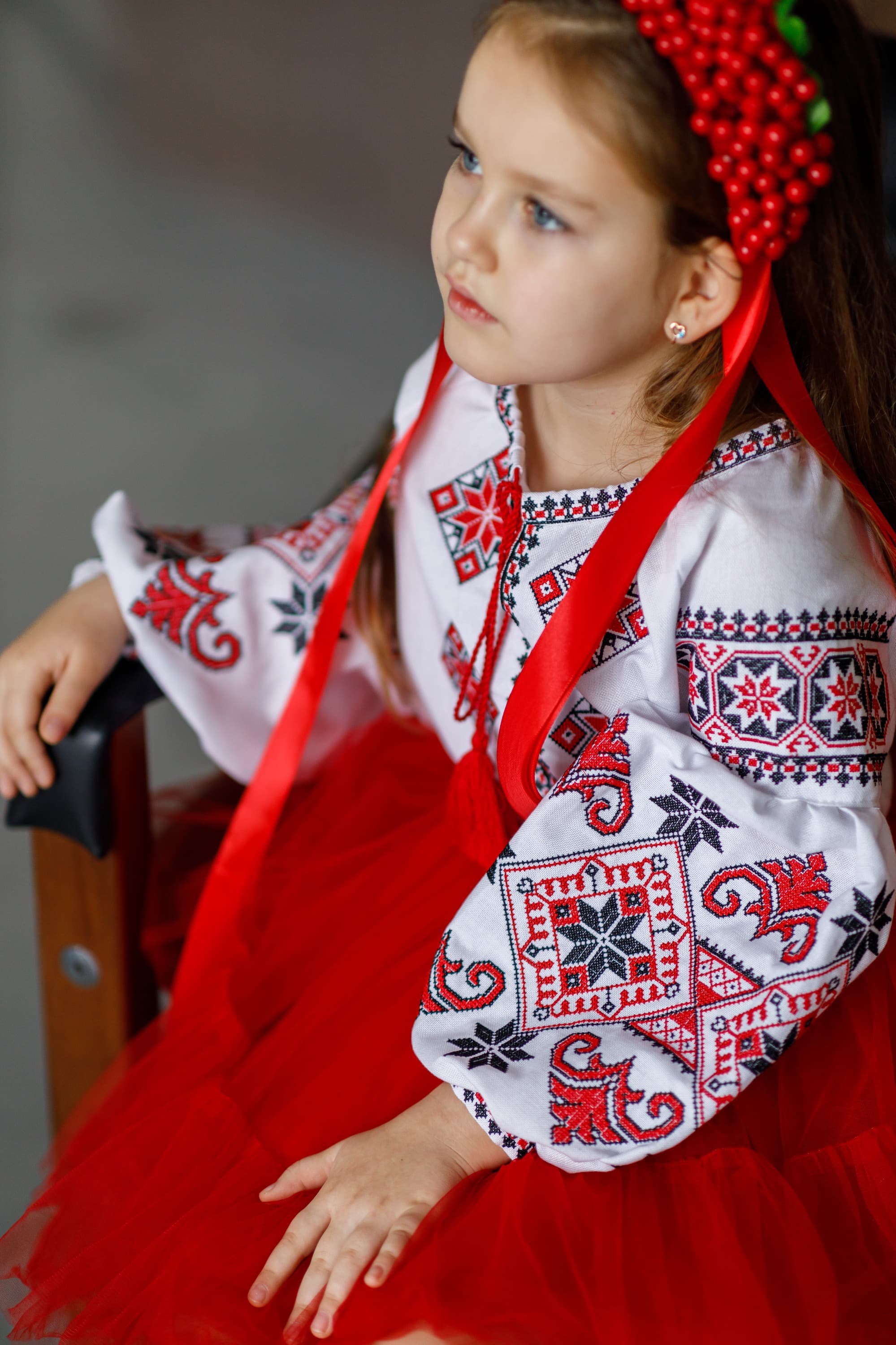 Вишиванка для дівчинки "Святкова" червона