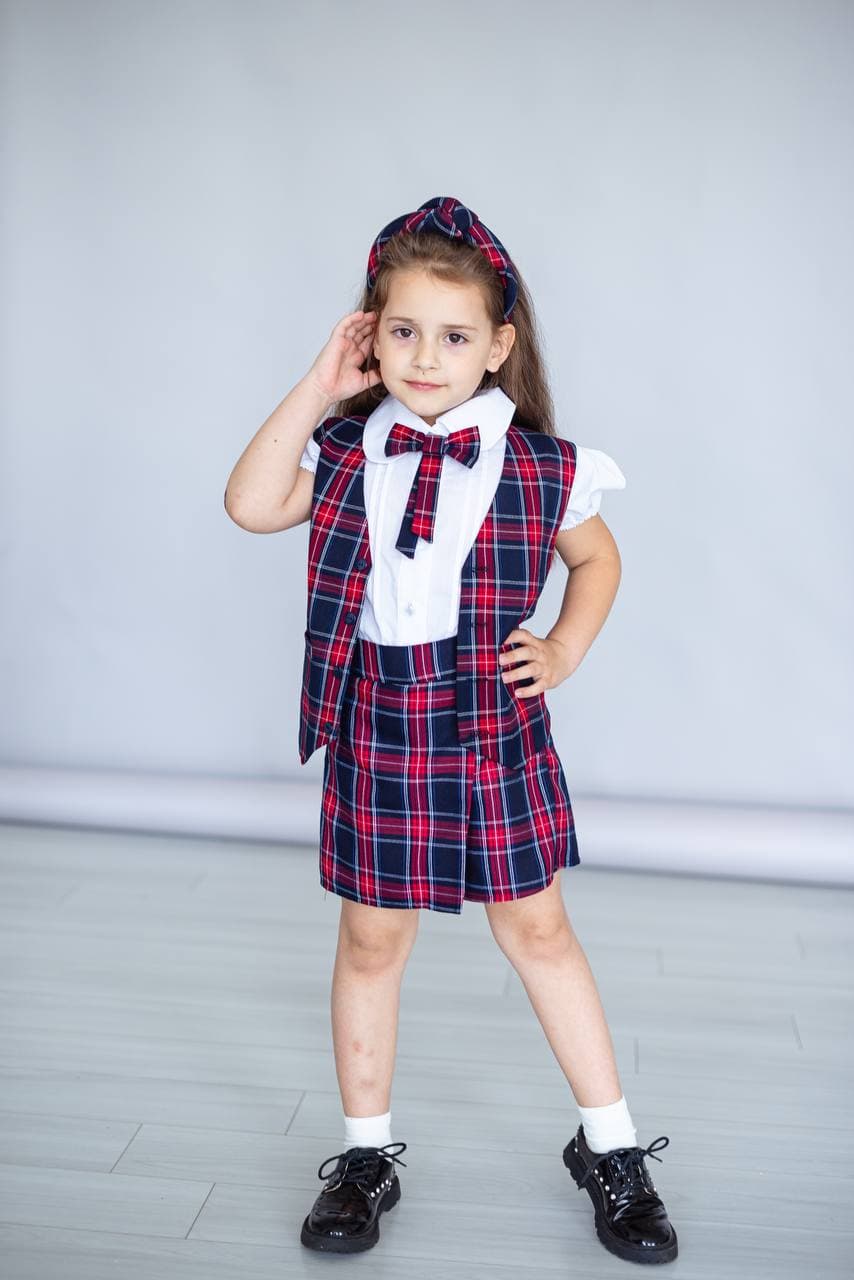 Костюм жилет та спідниця-шорти