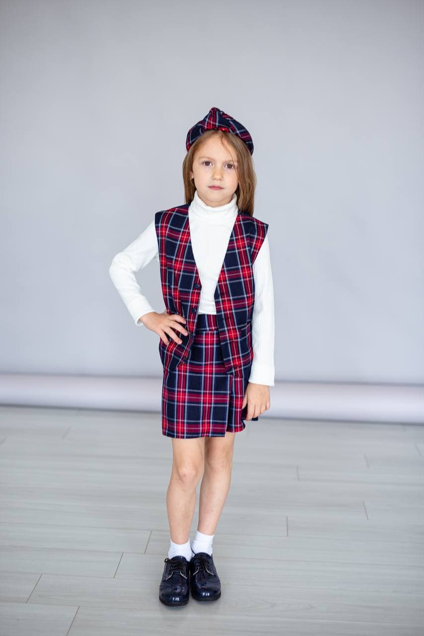 Костюм жилет та спідниця-шорти