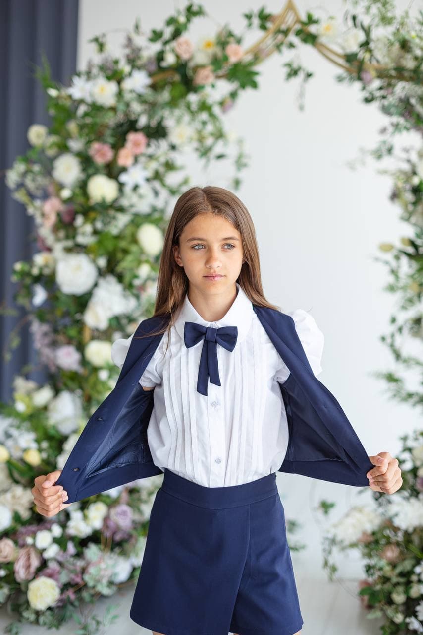 Костюм жилет та спідниця-шорти