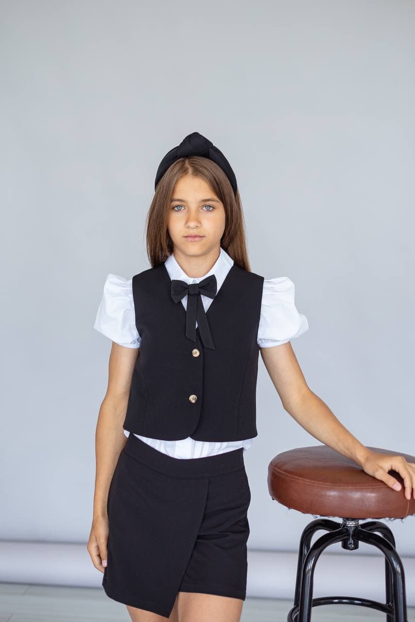 Костюм жилет та спідниця-шорти