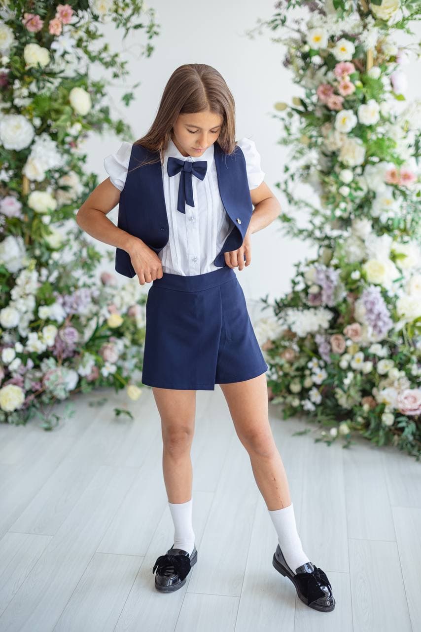 Костюм жилет та спідниця-шорти